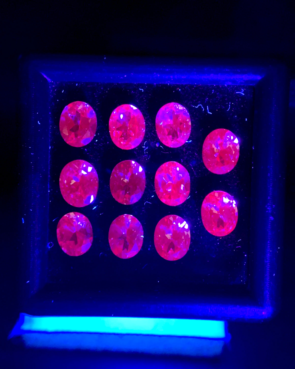 Natural Rare Dragon Garnet / Fluorescent Chromium Vanadium Malaya Garnet Lot 4.70 Carat 5x4 MM Oval Shape Faceted Gemstone 11 Piece Lot