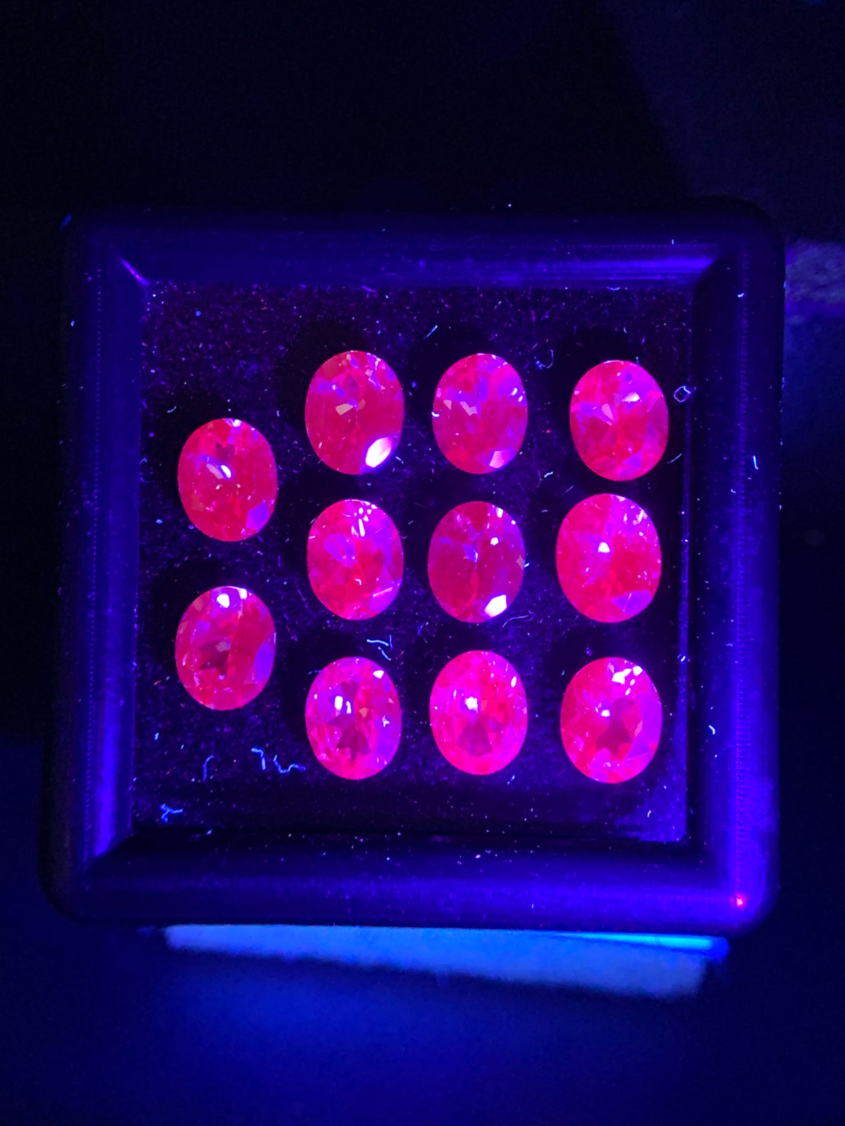 Natural Rare Dragon Garnet / Fluorescent Chromium Vanadium Malaya Garnet Lot 4.70 Carat 5x4 MM Oval Shape Faceted Gemstone 11 Piece Lot