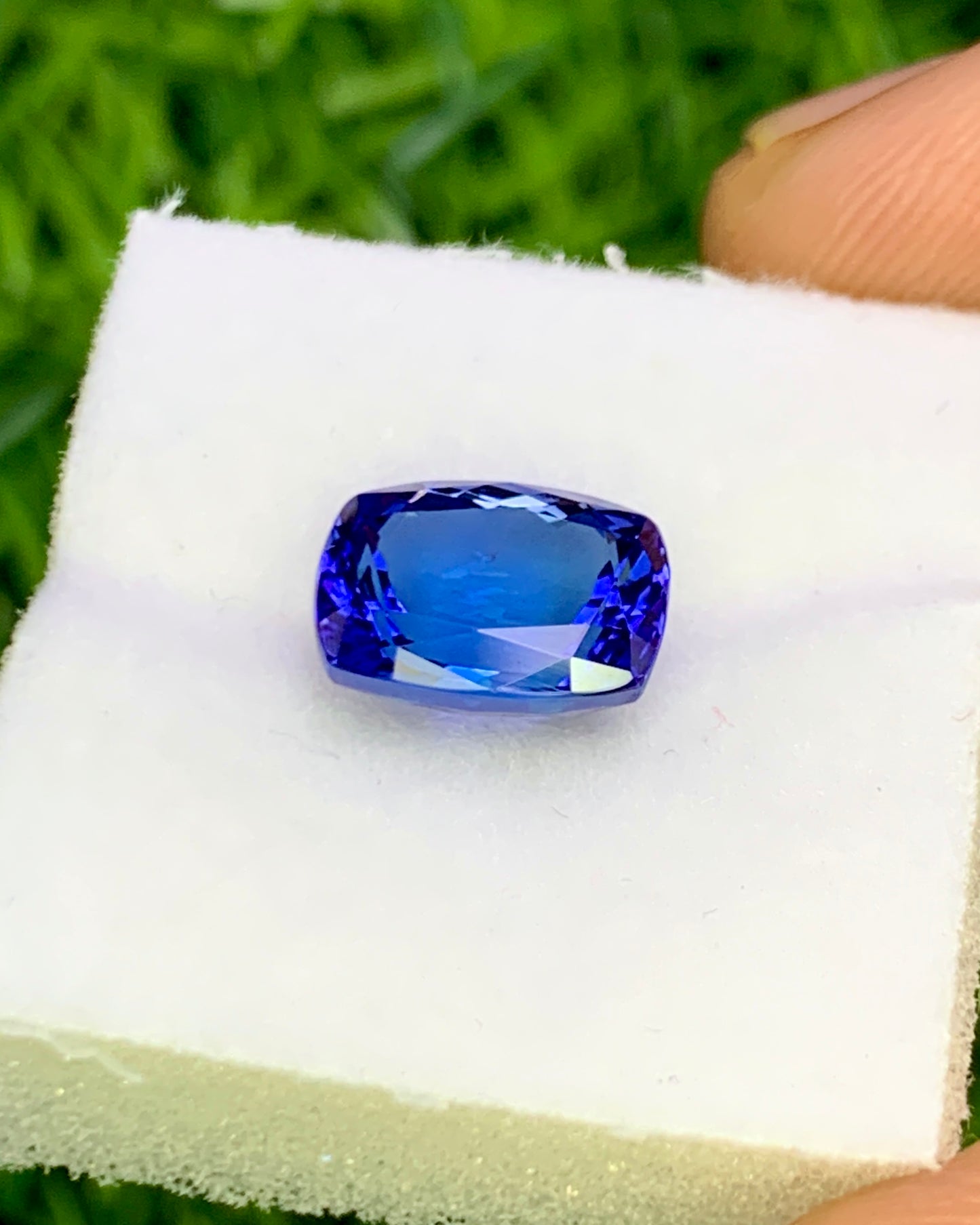 Natural Flawless Bi Color Tanzanite 2.82 Carat 9x7 MM Cushion Shape Faceted Gemstone