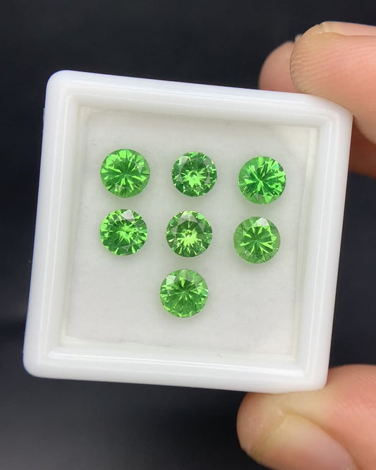 Natural Tsavorite Garnet 2.80 Carat 4.5-4.8 MM Round Shape Diamond Cut Faceted Gemstone 7 Piece Lot