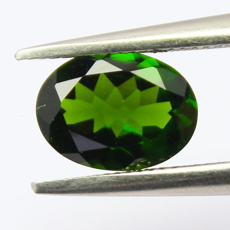 Natural Flawless Green Tourmaline 0.98  Carat 8x6 MM Oval Shape Faceted Gemstone