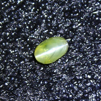 Natural Chrysoberyl Cat'seye 1.08 Carat 6.5x4.5 MM Oval Shape Cabochon Gemstone