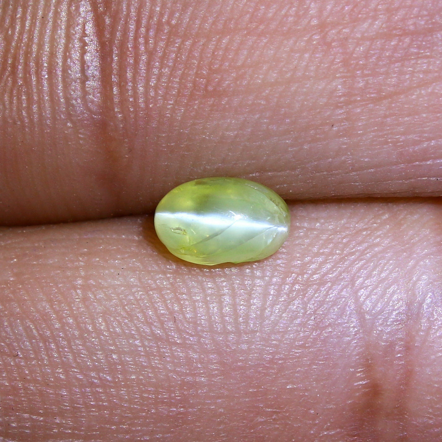 Natural Chrysoberyl Cat'seye 1.08 Carat 6.5x4.5 MM Oval Shape Cabochon Gemstone