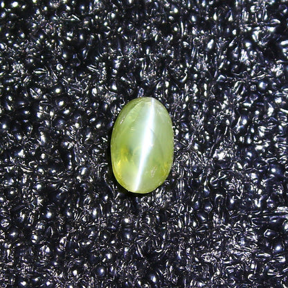 Natural Chrysoberyl Cat'seye 1.08 Carat 6.5x4.5 MM Oval Shape Cabochon Gemstone